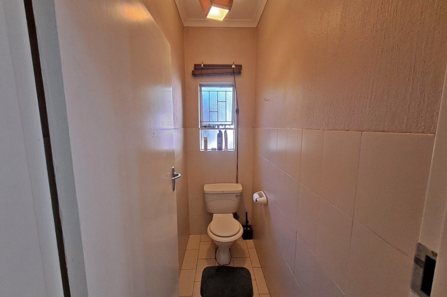 5 Bedroom Property for Sale in Rooihuiskraal Gauteng