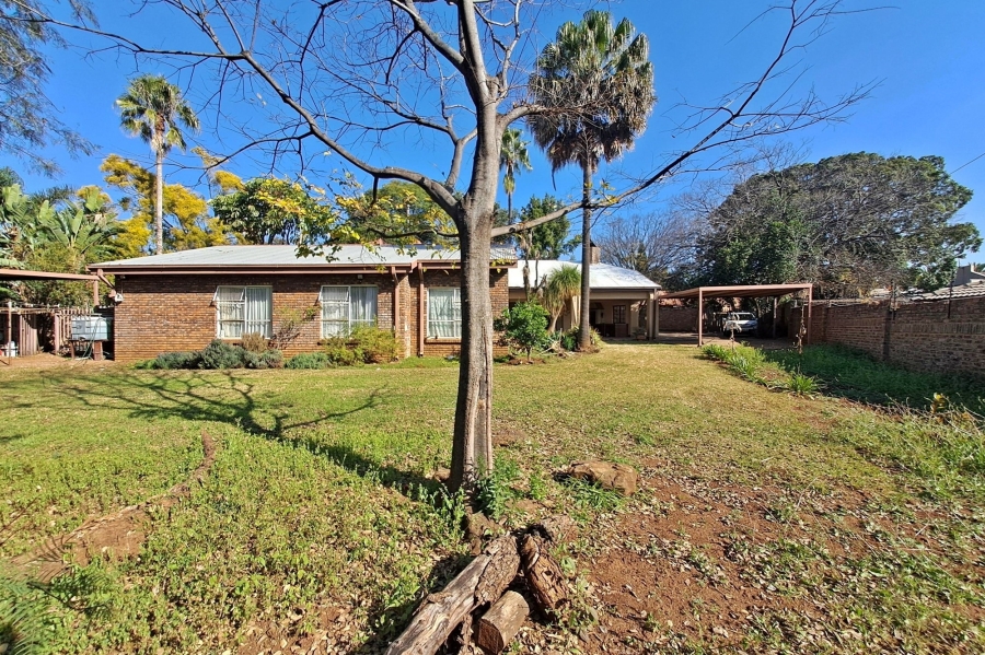 5 Bedroom Property for Sale in Rooihuiskraal Gauteng