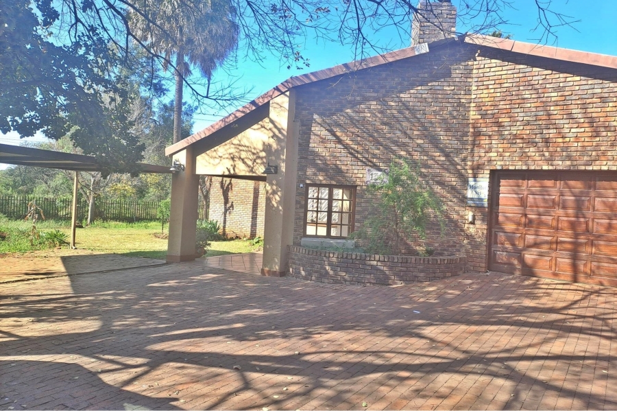 5 Bedroom Property for Sale in Rooihuiskraal Gauteng