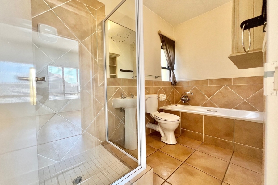 1 Bedroom Property for Sale in Lonehill Gauteng