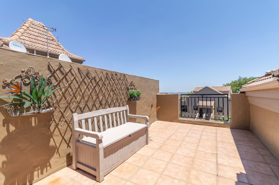 1 Bedroom Property for Sale in Lonehill Gauteng