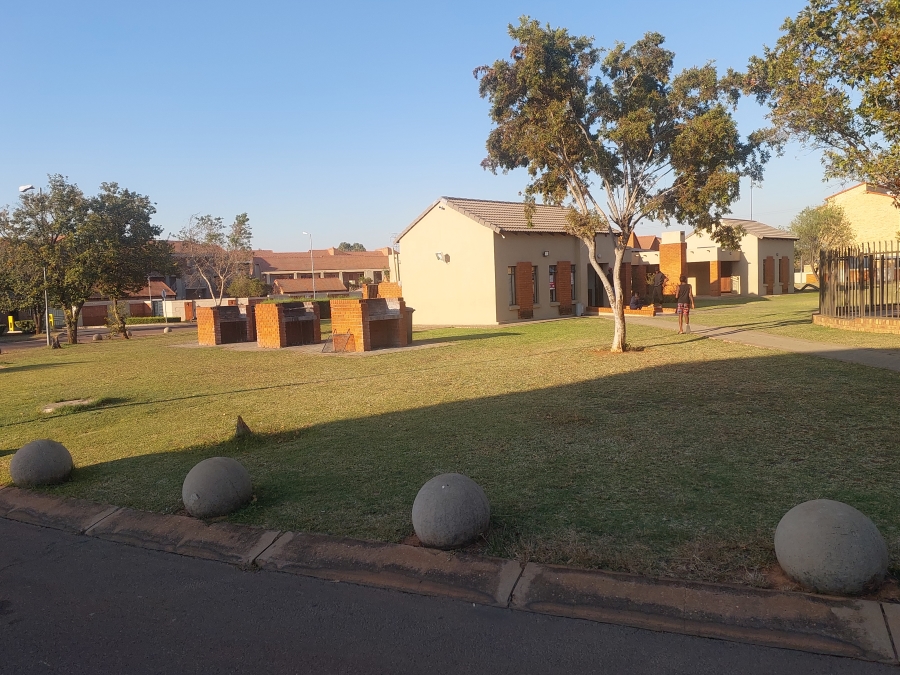 2 Bedroom Property for Sale in The Orchards Gauteng