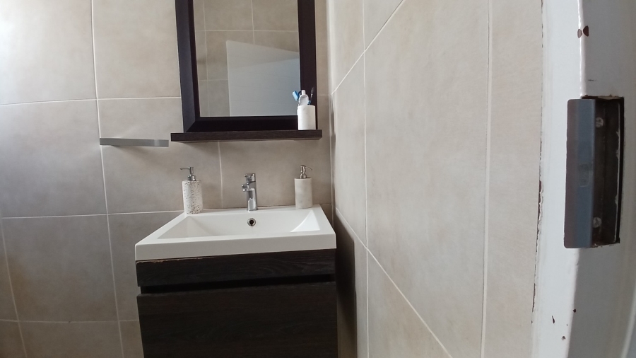 1 Bedroom Property for Sale in Oakdene Gauteng
