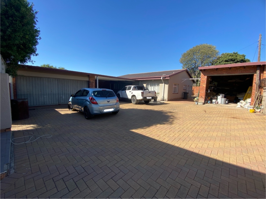 4 Bedroom Property for Sale in Booysens Gauteng