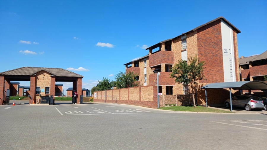 2 Bedroom Property for Sale in Olifantsvlei Gauteng