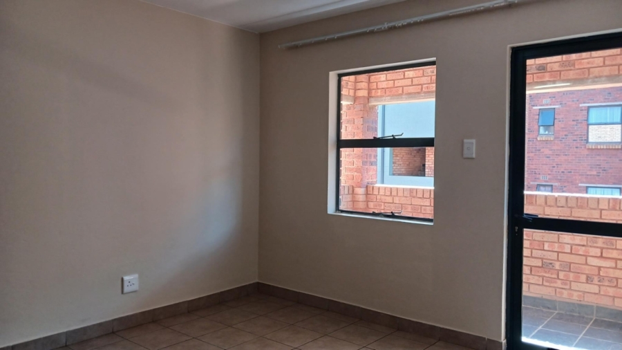 2 Bedroom Property for Sale in Olifantsvlei Gauteng