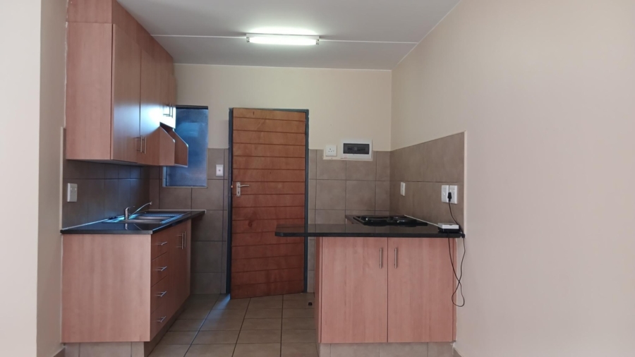 2 Bedroom Property for Sale in Olifantsvlei Gauteng