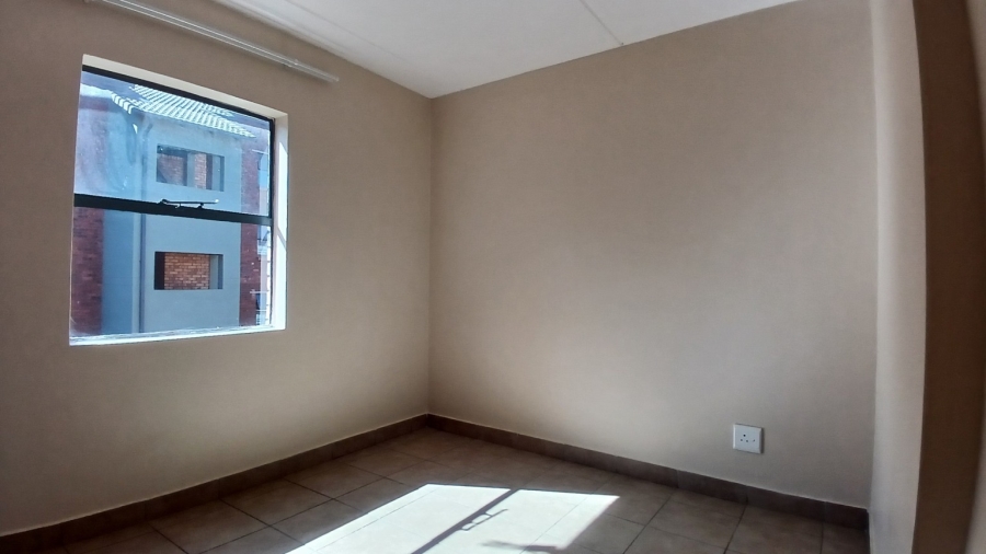 2 Bedroom Property for Sale in Olifantsvlei Gauteng