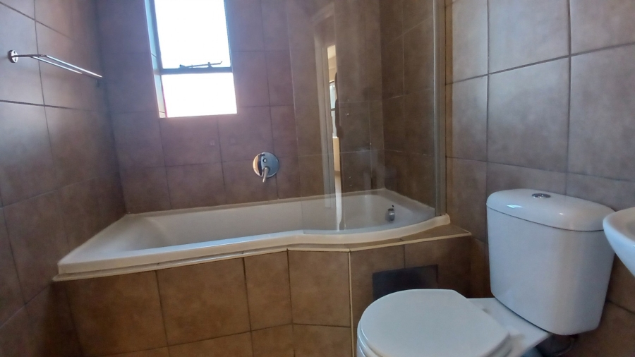 2 Bedroom Property for Sale in Olifantsvlei Gauteng