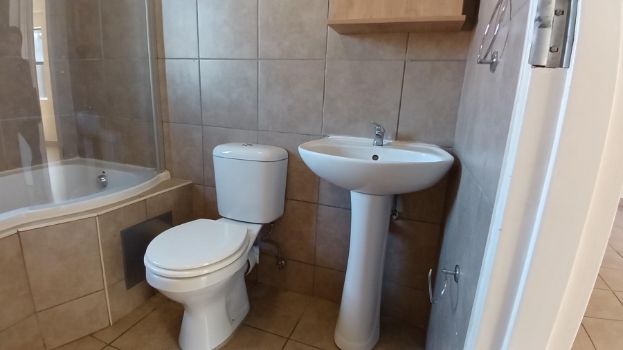 2 Bedroom Property for Sale in Olifantsvlei Gauteng