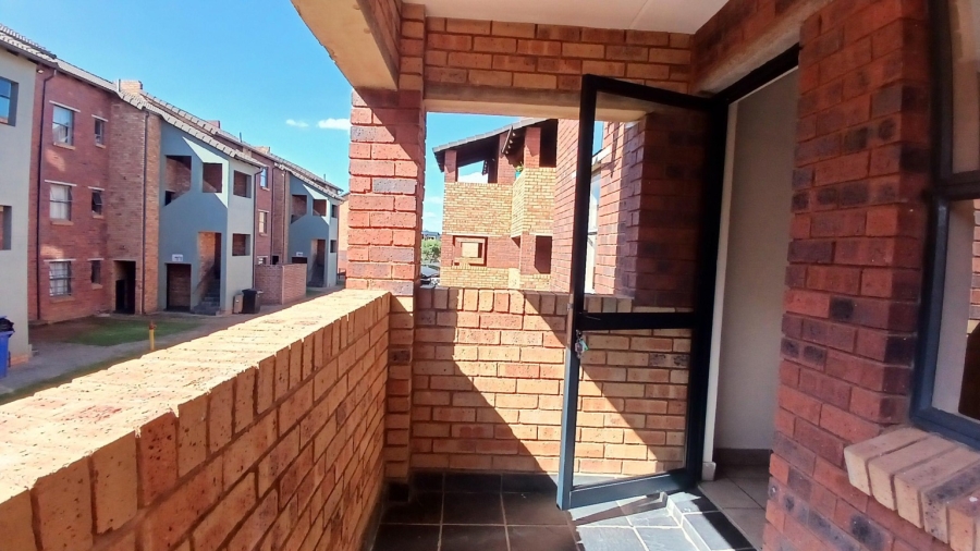 2 Bedroom Property for Sale in Olifantsvlei Gauteng
