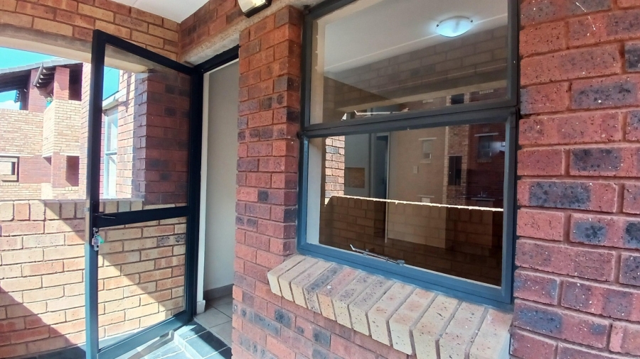 2 Bedroom Property for Sale in Olifantsvlei Gauteng