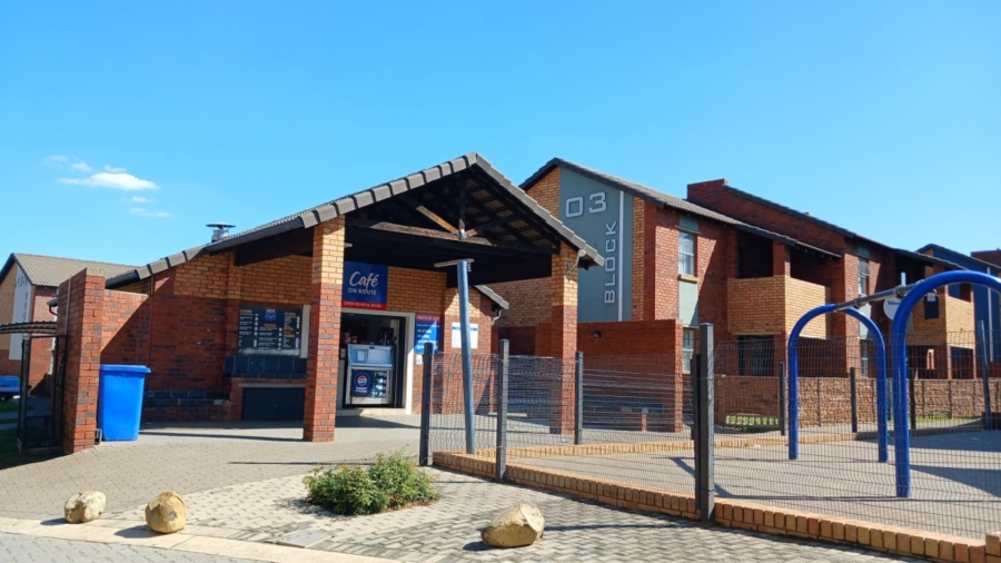 2 Bedroom Property for Sale in Olifantsvlei Gauteng