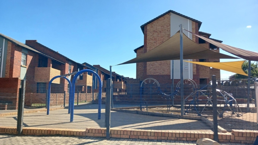 2 Bedroom Property for Sale in Olifantsvlei Gauteng
