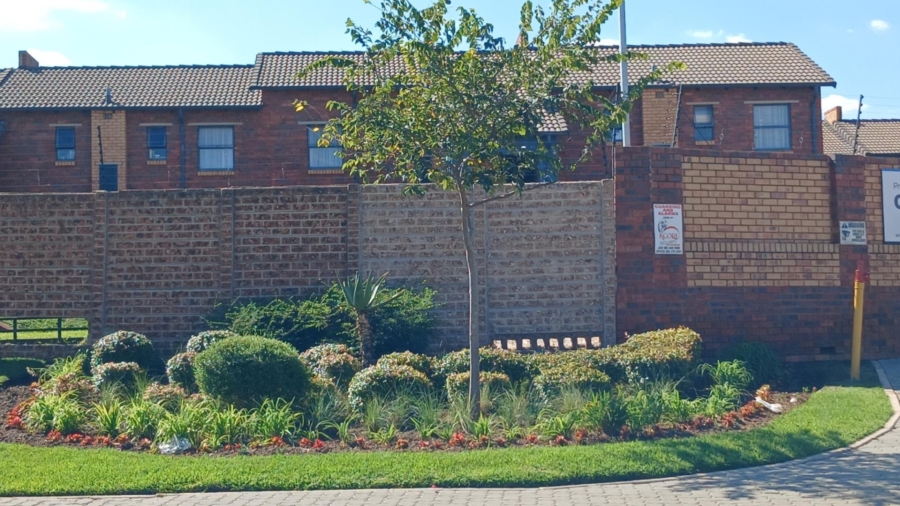 2 Bedroom Property for Sale in Olifantsvlei Gauteng
