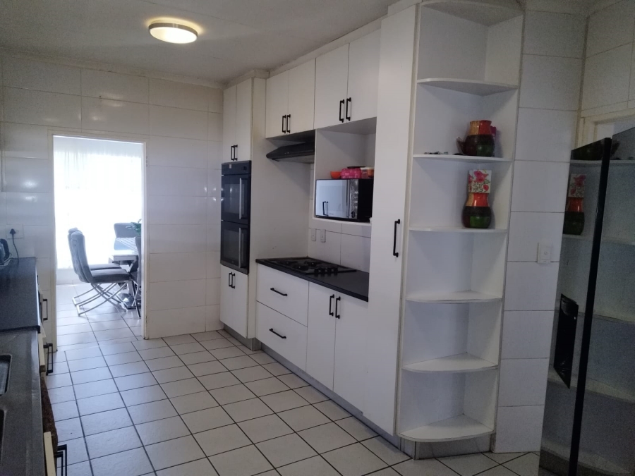 4 Bedroom Property for Sale in Birchleigh North Gauteng