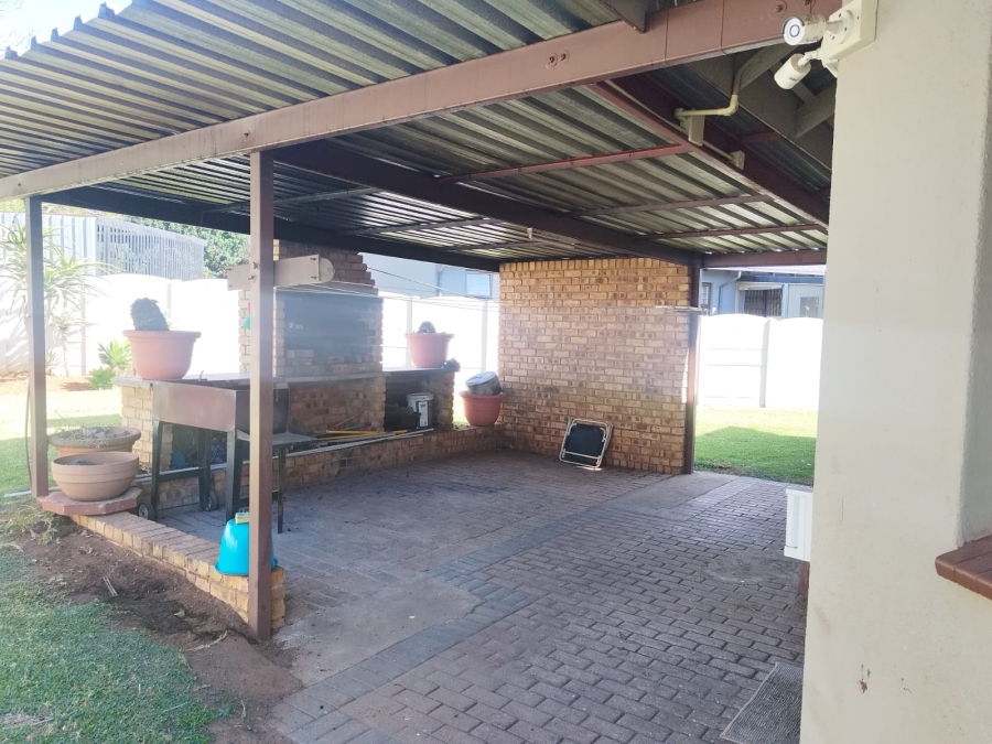 4 Bedroom Property for Sale in Birchleigh North Gauteng
