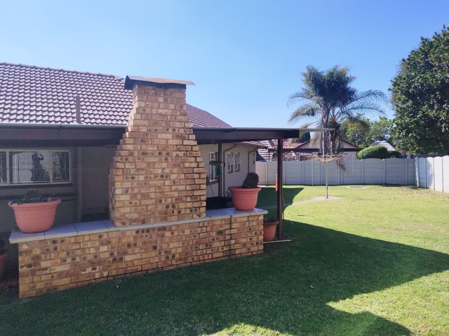 4 Bedroom Property for Sale in Birchleigh North Gauteng