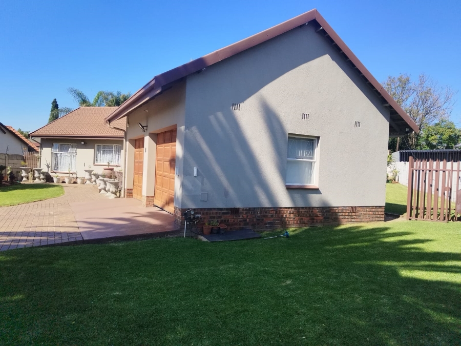 4 Bedroom Property for Sale in Birchleigh North Gauteng