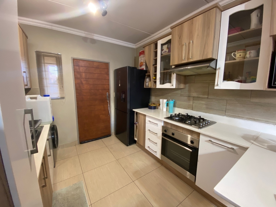 2 Bedroom Property for Sale in Andeon Gauteng
