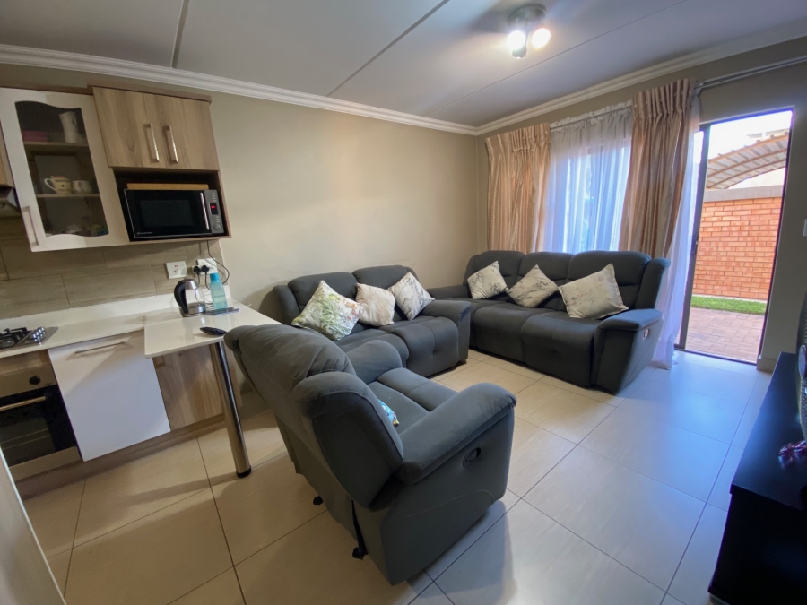 2 Bedroom Property for Sale in Andeon Gauteng
