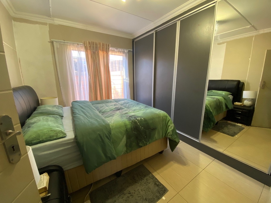 2 Bedroom Property for Sale in Andeon Gauteng