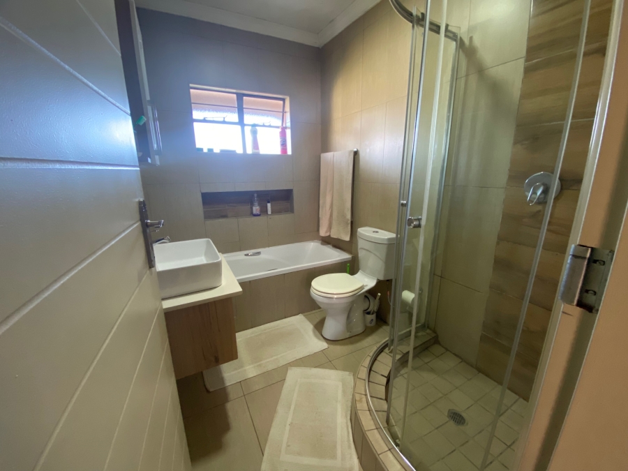 2 Bedroom Property for Sale in Andeon Gauteng