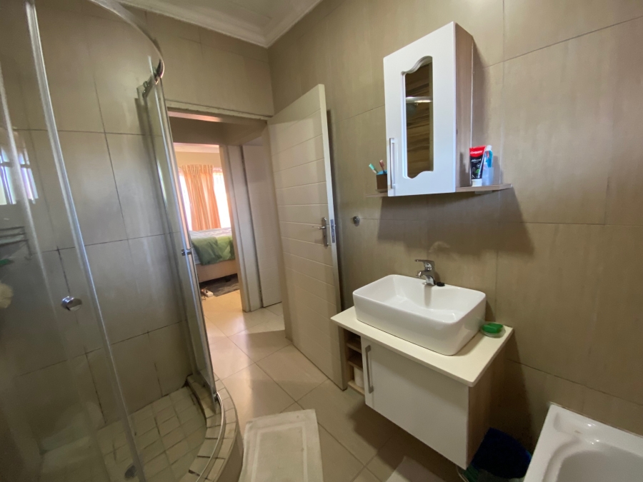 2 Bedroom Property for Sale in Andeon Gauteng
