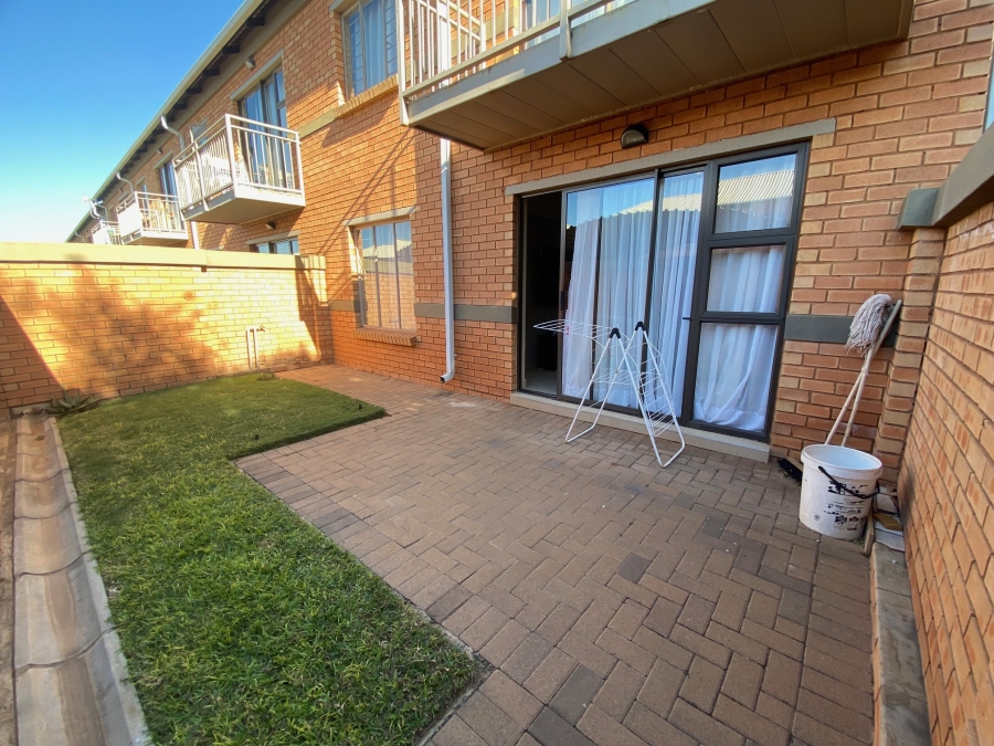 2 Bedroom Property for Sale in Andeon Gauteng