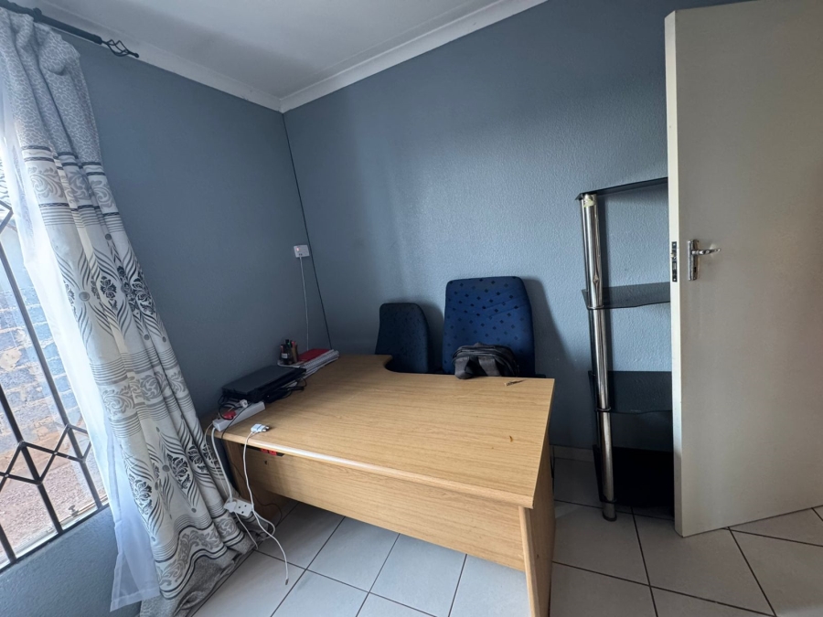 2 Bedroom Property for Sale in Palm Springs Gauteng