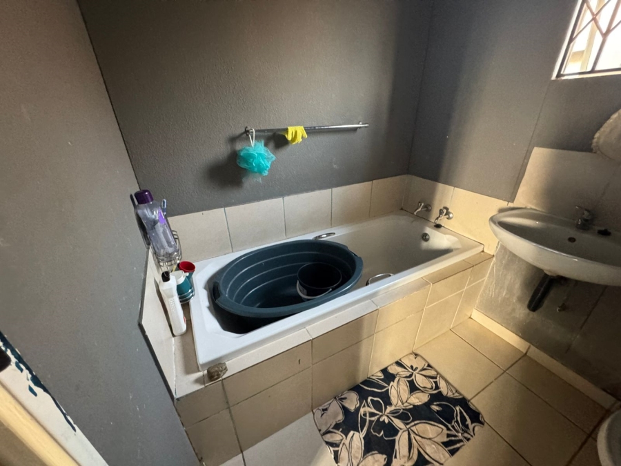 2 Bedroom Property for Sale in Palm Springs Gauteng
