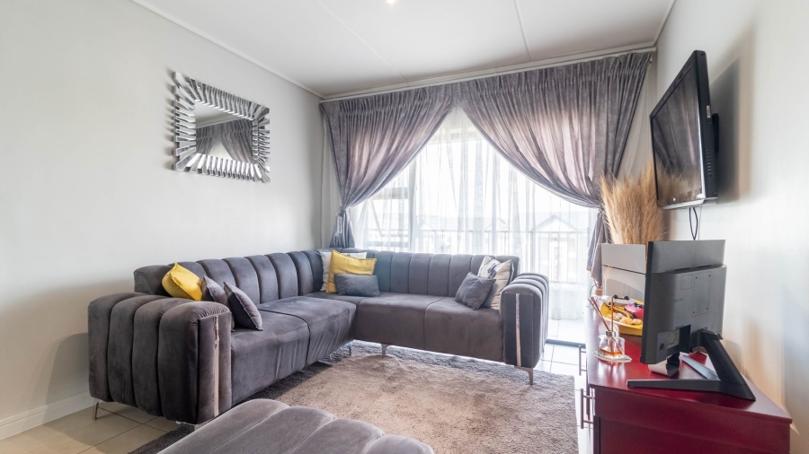 2 Bedroom Property for Sale in Mulbarton Gauteng
