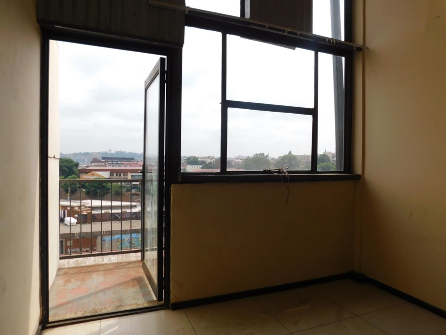 To Let 1 Bedroom Property for Rent in Johannesburg Central Gauteng