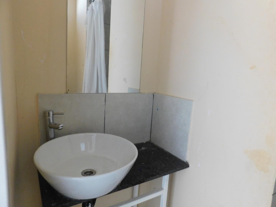 To Let 1 Bedroom Property for Rent in Johannesburg Central Gauteng