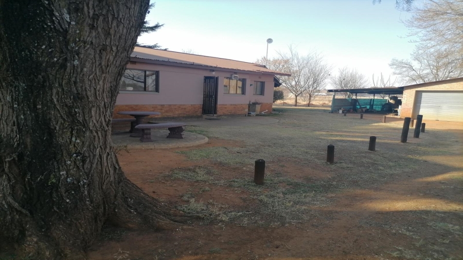 4 Bedroom Property for Sale in Lochvaal Gauteng