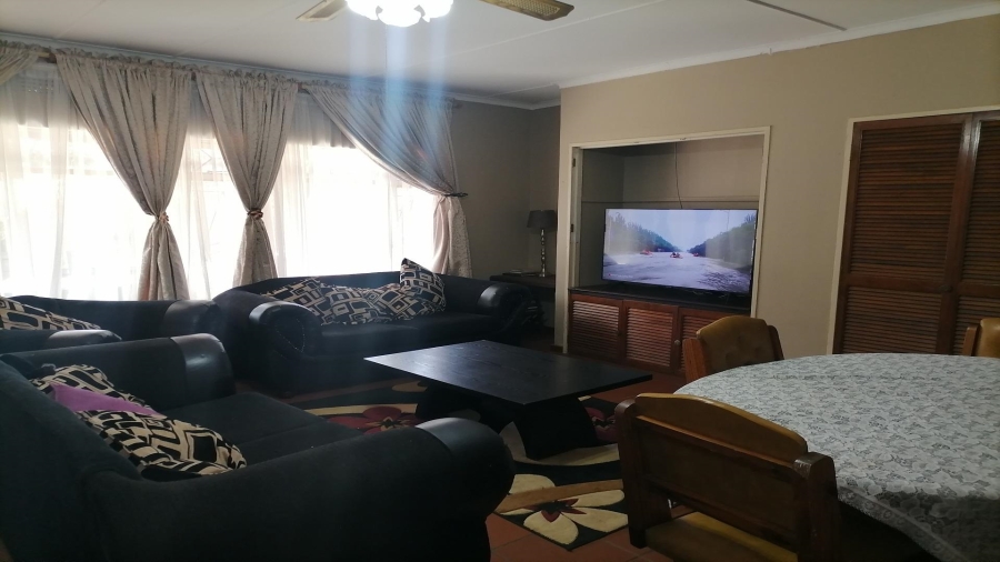 4 Bedroom Property for Sale in Lochvaal Gauteng