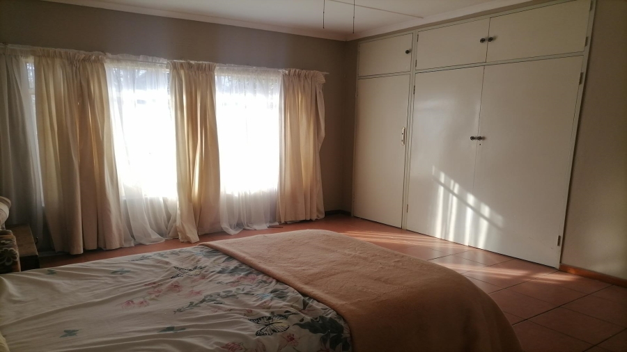 4 Bedroom Property for Sale in Lochvaal Gauteng