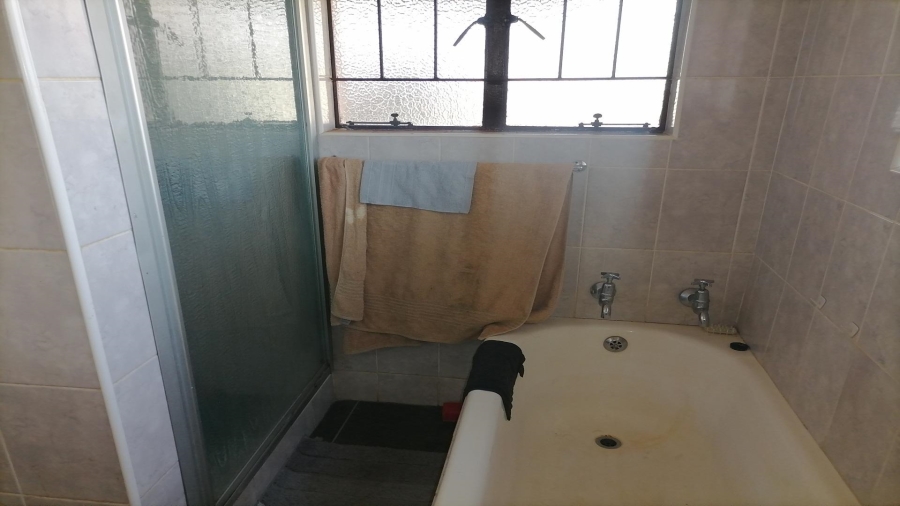 4 Bedroom Property for Sale in Lochvaal Gauteng