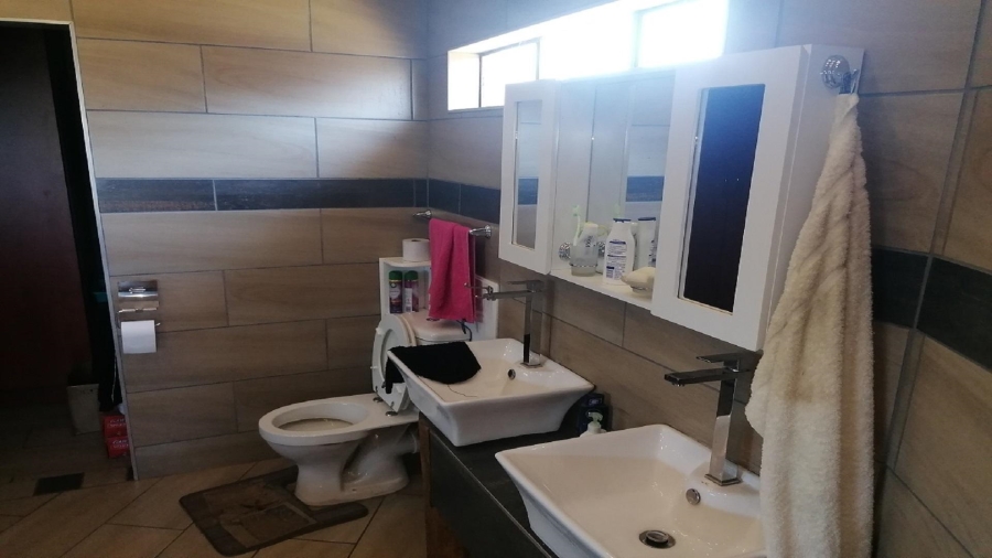 1 Bedroom Property for Sale in Roodia Gauteng