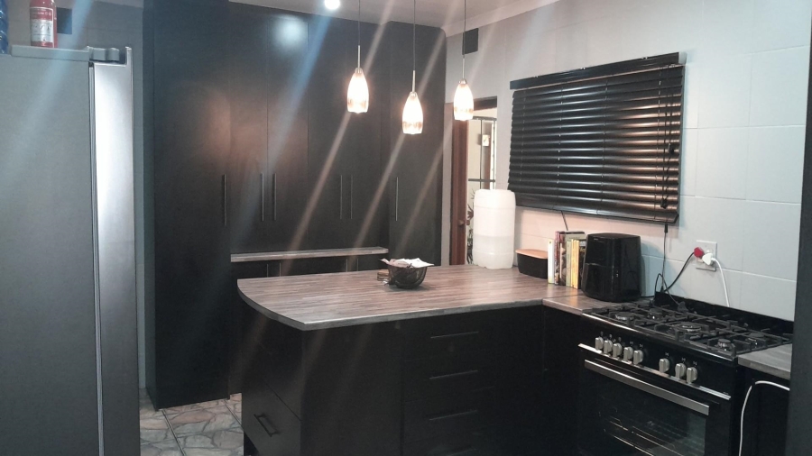 4 Bedroom Property for Sale in Buyscelia Gauteng