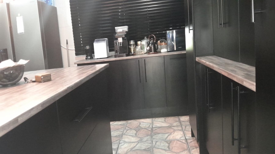 4 Bedroom Property for Sale in Buyscelia Gauteng