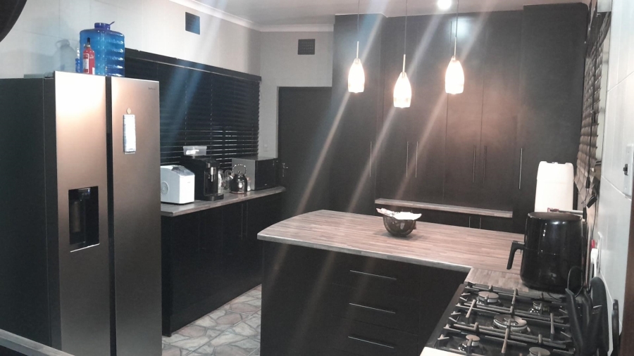 4 Bedroom Property for Sale in Buyscelia Gauteng