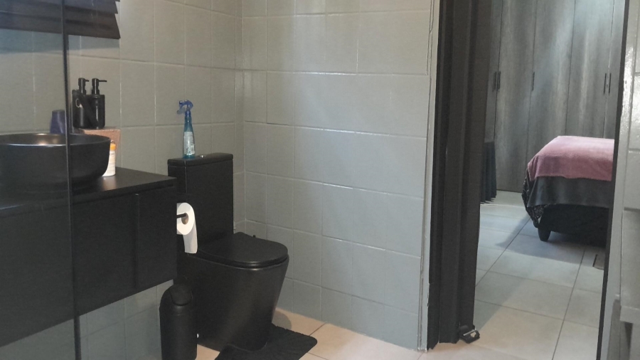 4 Bedroom Property for Sale in Buyscelia Gauteng