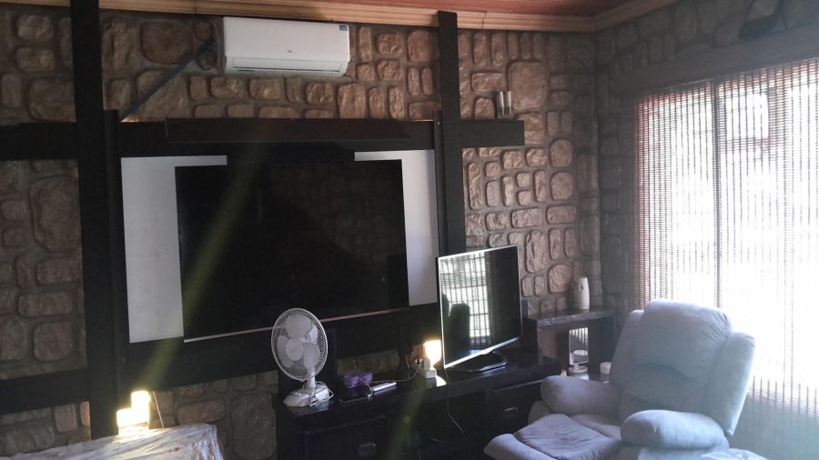 4 Bedroom Property for Sale in Buyscelia Gauteng
