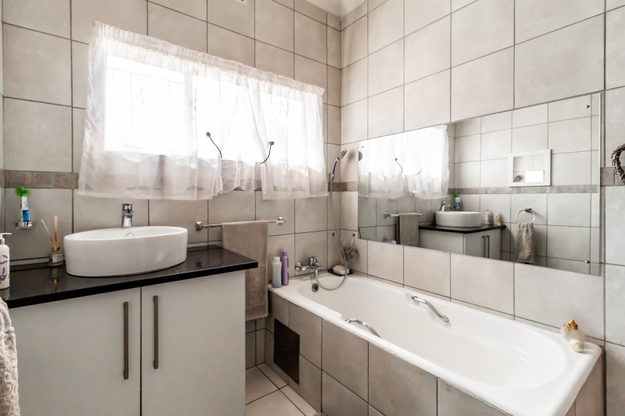 3 Bedroom Property for Sale in Gezina Gauteng