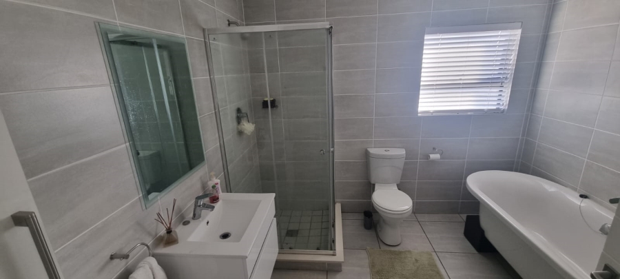 2 Bedroom Property for Sale in Waterfall Gauteng