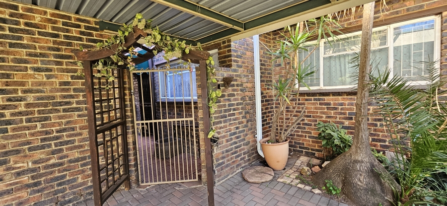 2 Bedroom Property for Sale in Three Rivers Gauteng