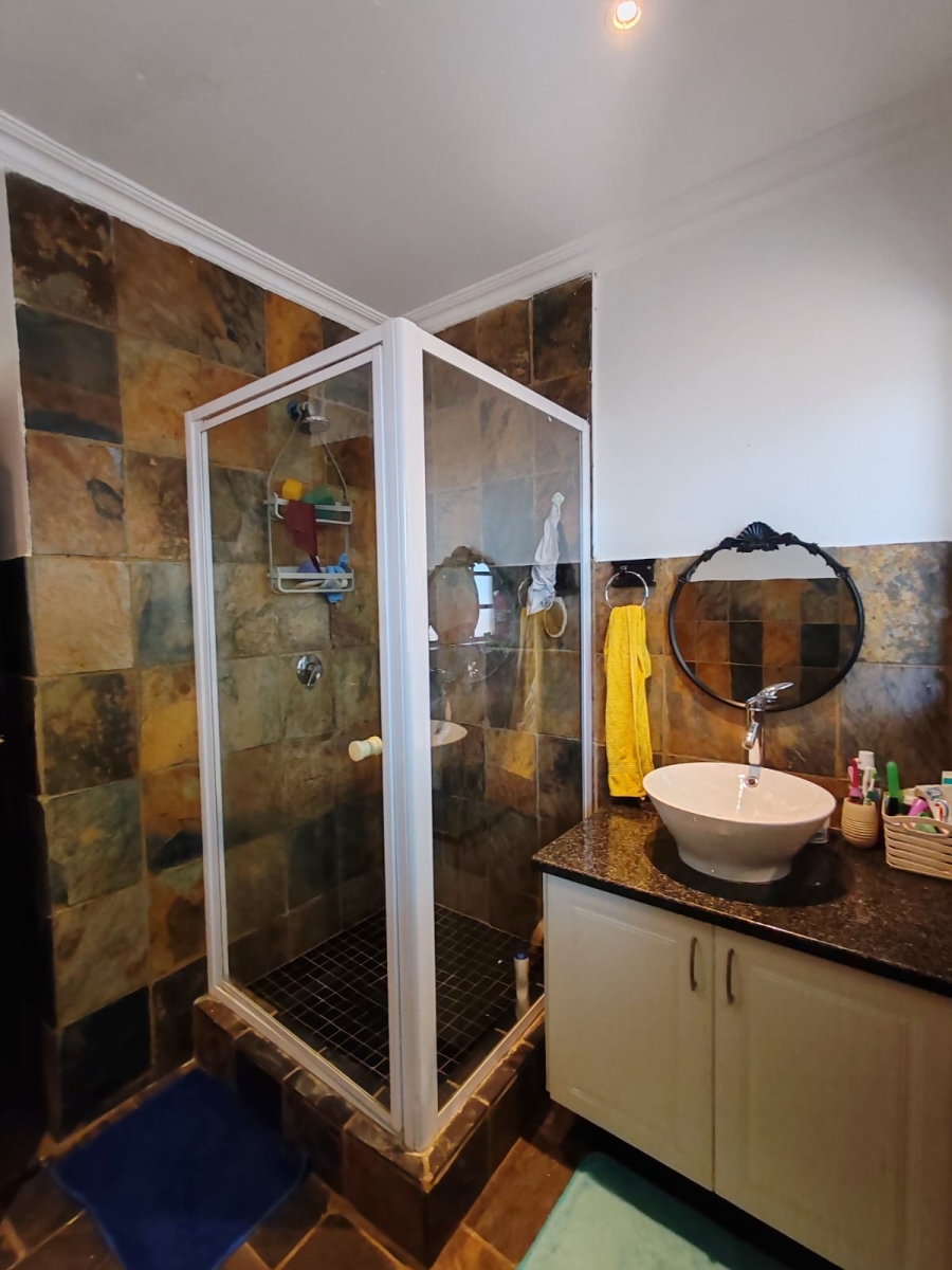 3 Bedroom Property for Sale in Noordwyk Gauteng