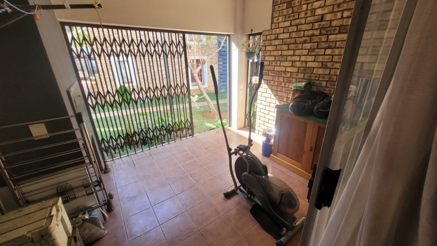 2 Bedroom Property for Sale in North Riding Gauteng