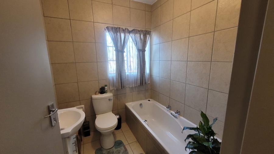 2 Bedroom Property for Sale in North Riding Gauteng